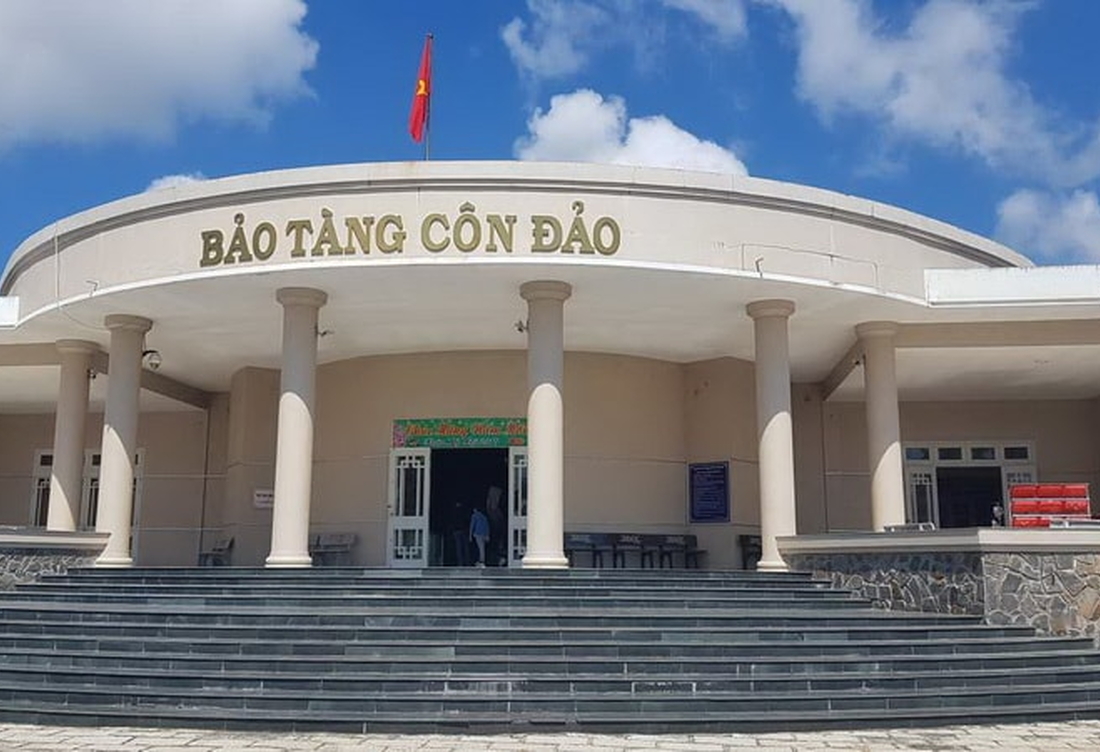 Con Dao Island Tour 4 Days