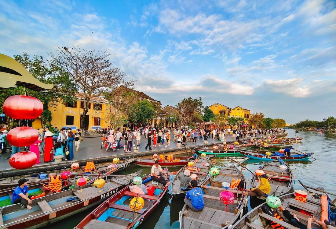Tour Ha Noi - Da Nang - Son Tra Peninsula - Hoi An Old Town - Ba Na Hill - Hue City - Phong Nha Cave 5 Days 4 Nights