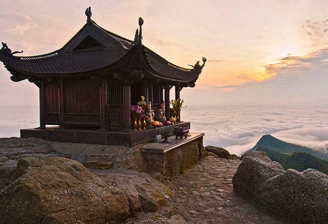 Yen Tu Explorer: Conquer The Peak, Find Your Zen