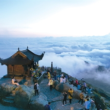 Yen Tu Explorer: Conquer The Peak, Find Your Zen