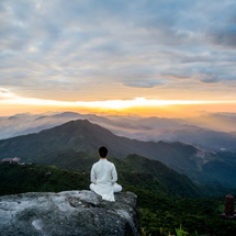 Yen Tu Explorer: Conquer The Peak, Find Your Zen