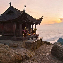 Yen Tu Explorer: Conquer The Peak, Find Your Zen