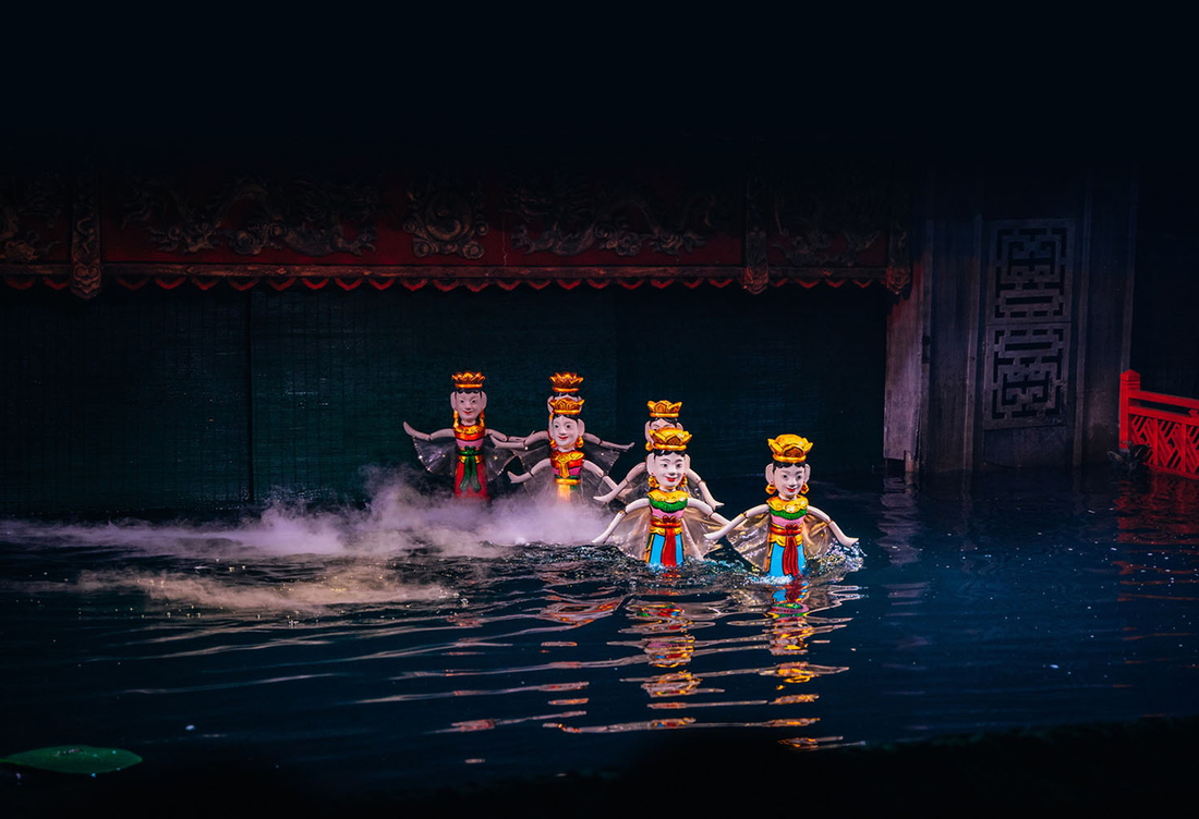 Water Puppet Show and Dinner on Indochina Junk Cruise at Saigon