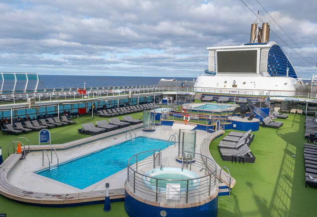 TOUR DU THUYỀN STAR VOYAGER 5 SAO CAM RANH - SINGAPORE - MALAYSIA 5N4Đ