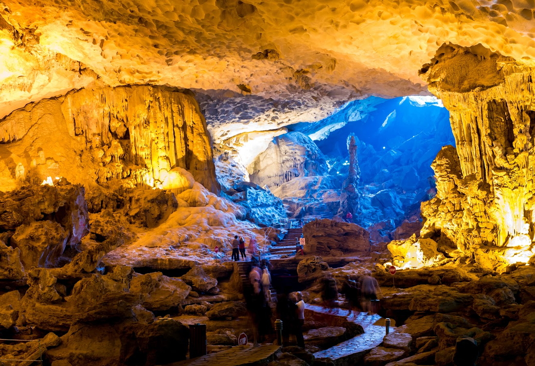 Tour Hạ Long 1 Ngày Từ Hà Nội – Khám Phá Hang Sửng Sốt, Đảo Titop, Ăn Trưa Trên Tàu