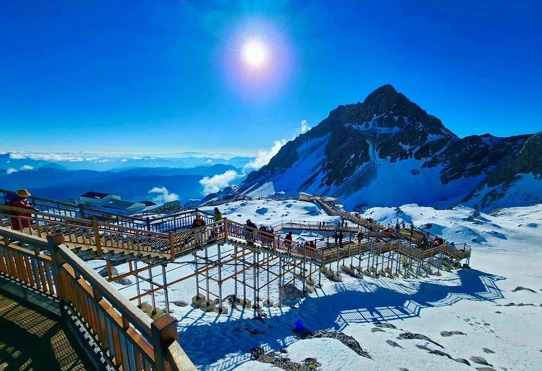 Tour Lệ Giang – Shangrila 5 Ngày 4 Đêm Bay Bamboo Airways | Núi Tuyết Ngọc Long – Thành Cổ Lệ Giang