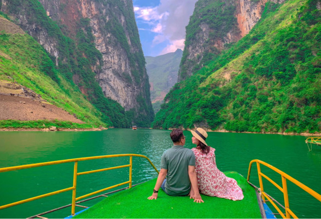 Tour Hà Giang – Đồng Văn – Du Già 3 Ngày 4 Đêm: Hành Trình Sâu Nhất Cao Nguyên Đá