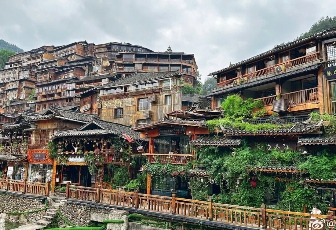 Tour Nam Ninh – Quý Dương 4 Ngày 3 Đêm: Vạn Mẫu Hoa Đào – Thanh Nham Cổ Trấn – Giáp Tú Lầu