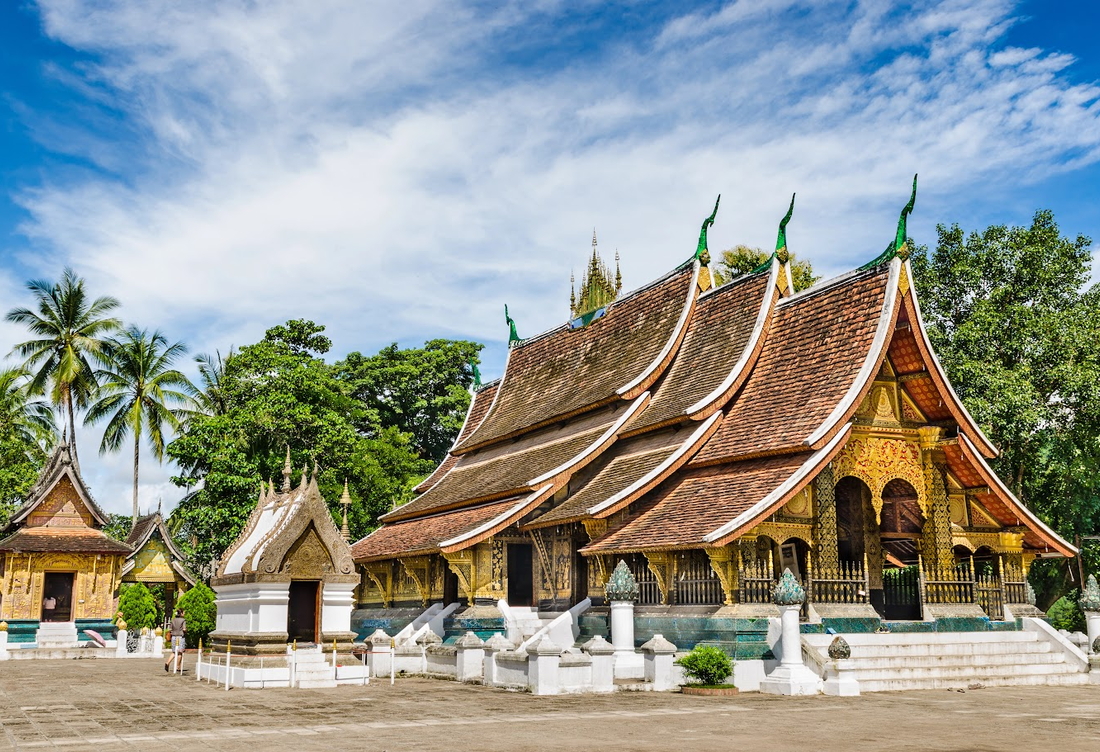 Tour Lào 5 Ngày 4 Đêm: Viêng Chăn – Luang Prabang – Mekong | Trải Nghiệm Tàu Cao Tốc & Du Thuyền Hoàng Hôn