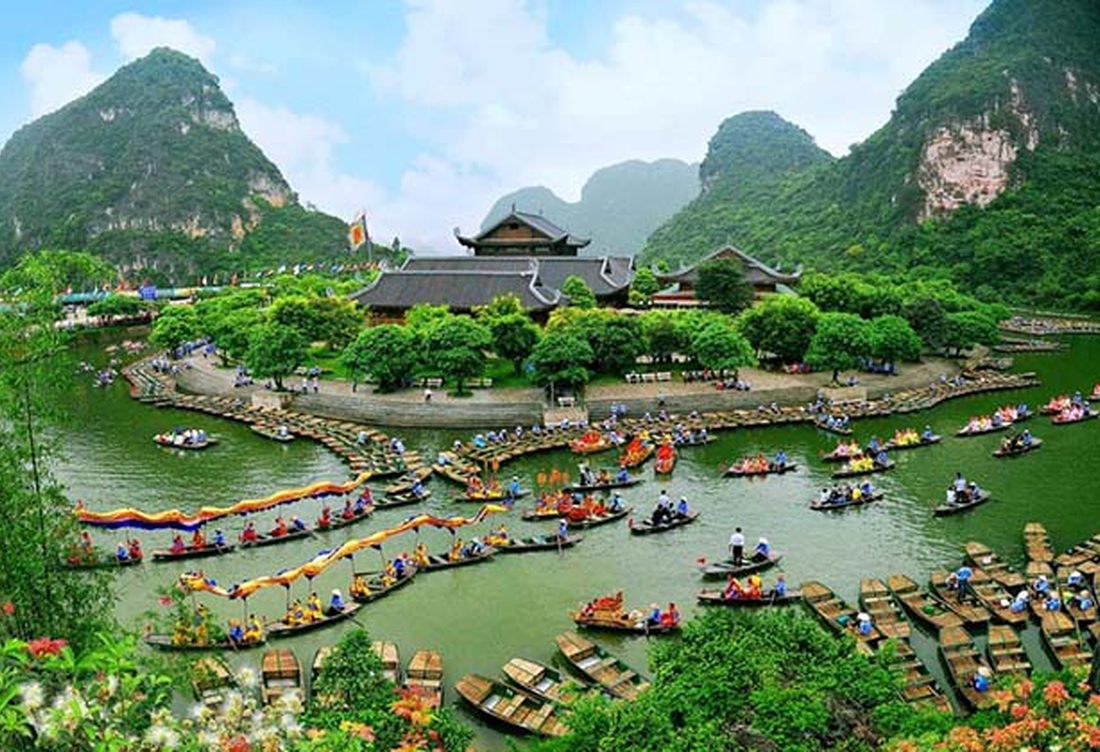 Tour Hoa Lư – Tam Cốc – Bái Đính – Tràng An 2 Ngày 1 Đêm | Hành Trình Trọn Vẹn Ninh Bình