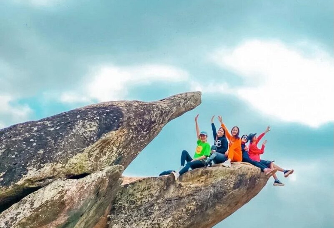 Tour Tà Xùa Săn Mây 2 Ngày 1 Đêm | Sống Lưng Khủng Long – Hồ Suối Chiếu Cực Chill