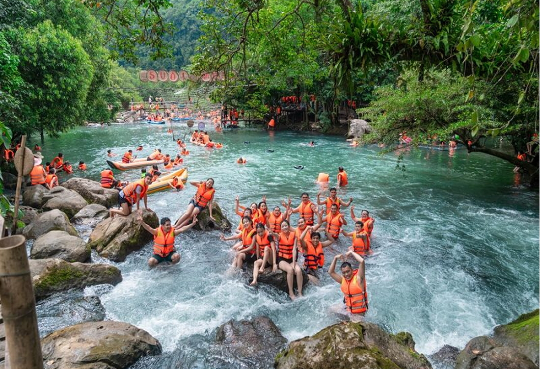 Tour Quảng Bình 3 Ngày 3 Đêm: Phong Nha – Suối Moọc – Biển Nhật Lệ – Đồi Cát – Vũng Chùa