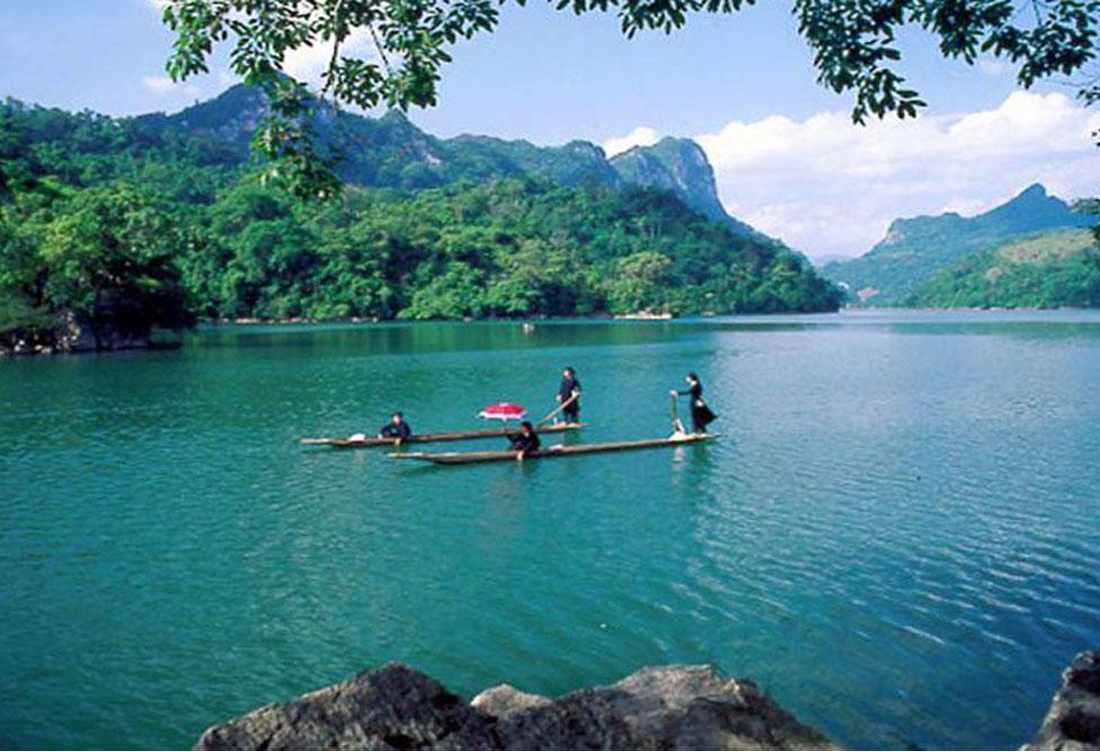 Tour Hồ Ba Bể 2 Ngày 1 Đêm | Du Ngoạn Hồ Núi – Trải Nghiệm Văn Hóa Tày