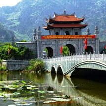 Tour Hoa Lư – Tam Cốc – Hang Múa 1 Ngày | Chinh Phục Tuyệt Cảnh Ninh Bình Từ Mặt Nước Đến Đỉnh Núi