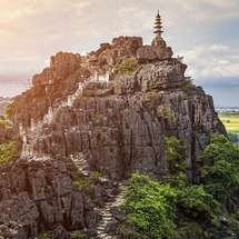 Tour Hoa Lư – Tam Cốc – Hang Múa 1 Ngày | Chinh Phục Tuyệt Cảnh Ninh Bình Từ Mặt Nước Đến Đỉnh Núi