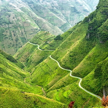 Tour Đông Bắc 4 Ngày 3 Đêm: Hà Giang – Cao Nguyên Đá – Thác Bản Giốc – Pác Bó – Hành Trình Chạm Đến Cực Bắc