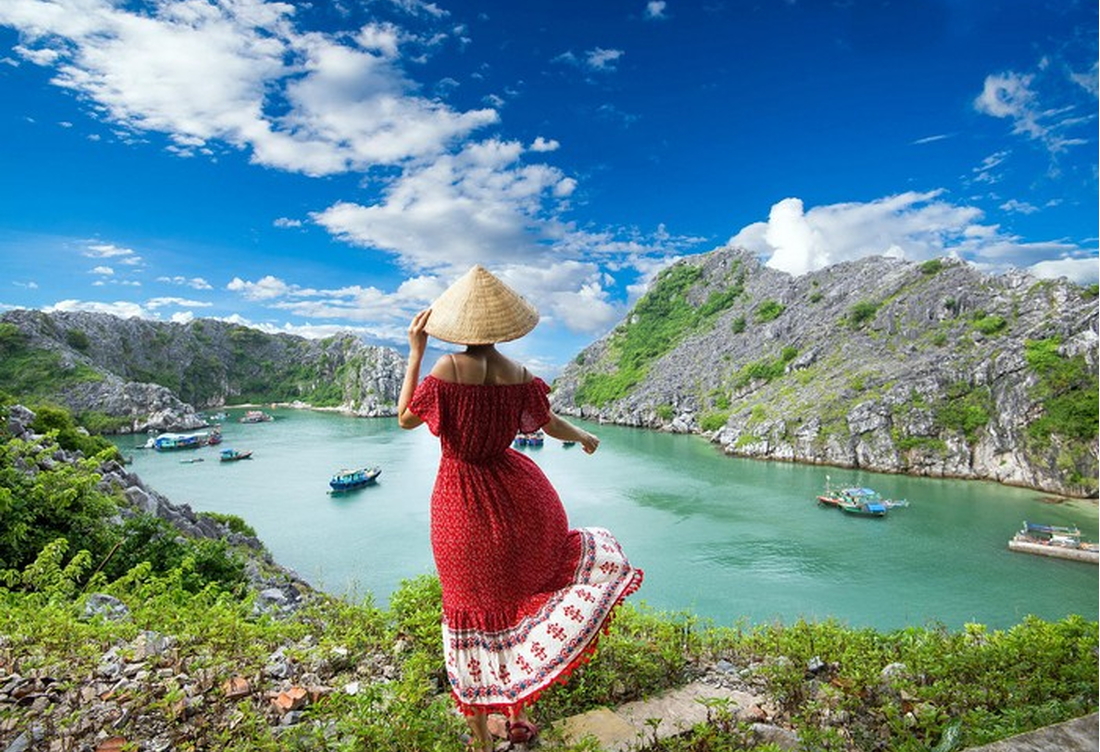 Tour Cát Bà – Vịnh Lan Hạ 2 Ngày 1 Đêm | Du Thuyền, Kayak, Biển Xanh & Trải Nghiệm Đảo Ngọc