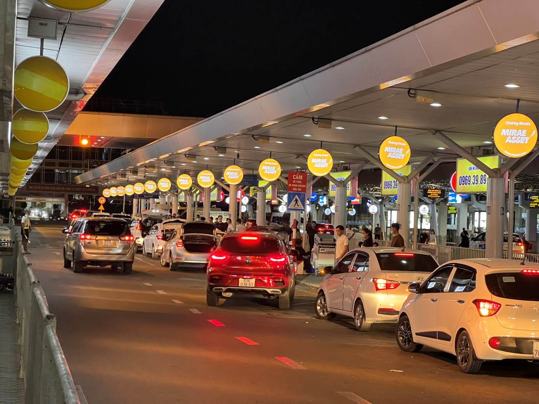 hình ảnh sân bay Tân Sơn Nhất về đêm